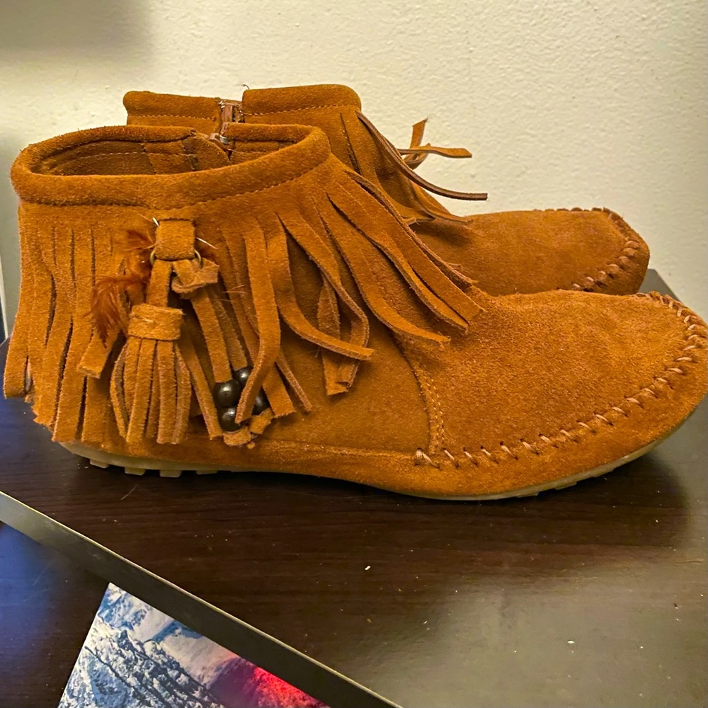 Minnetonka Moccasin Booties size 8.5